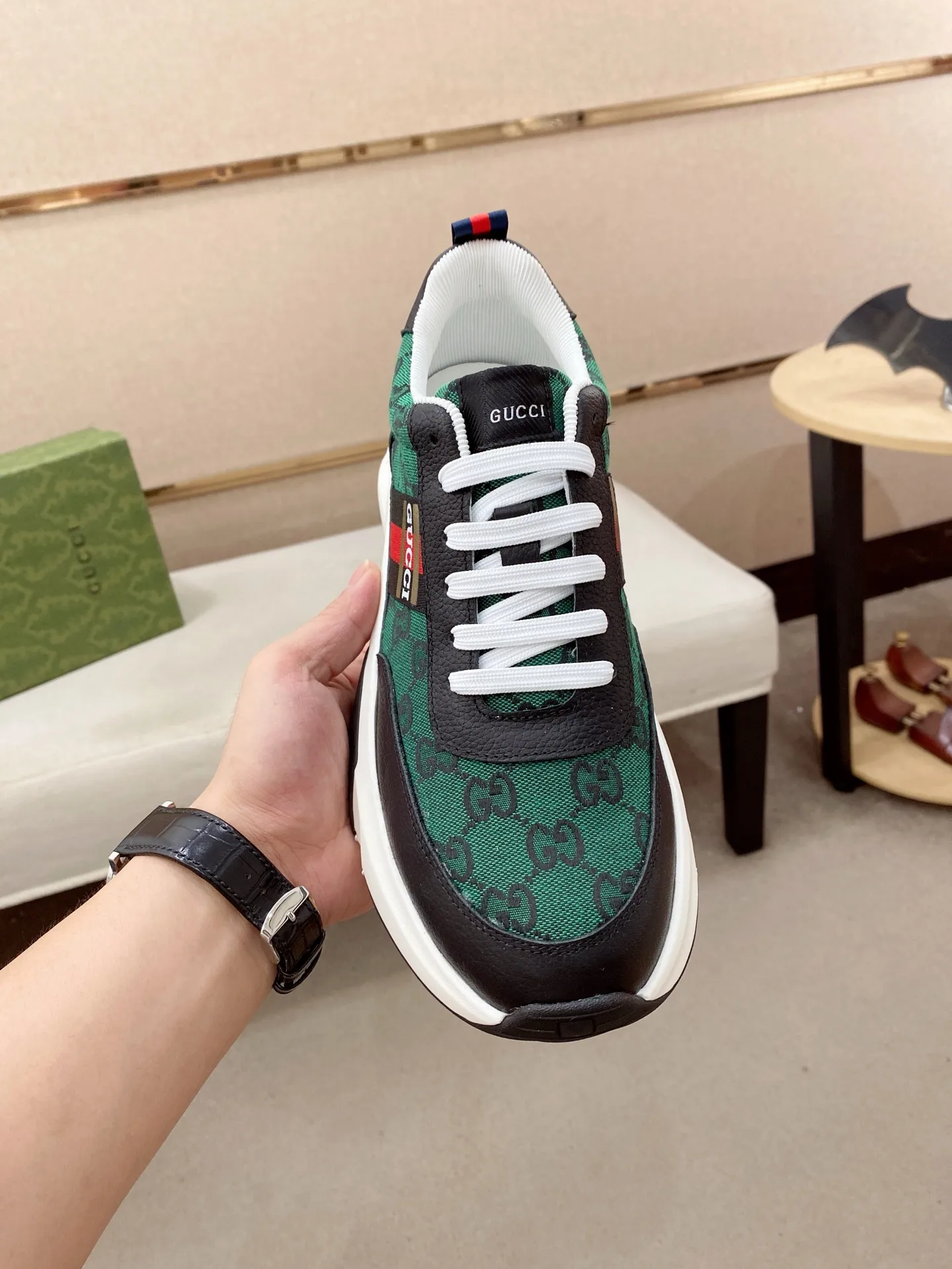 Men's men's shoes💰 462💰🇮🇹🇮🇹GUCCI🔍🔍new models are on sale at the same time at the counter. The uppers🇮🇹 are made of top-grain cowhide imported from Italy. Fully imported genuine leather lining 💪💪, completely 1⃣️ to 1⃣️ replica 🇮🇹💪💪, ⚠ sole: original sole provided by the original factory, exclusive movable molded sole super comfortable, ⚠ original factory follow-up, 🔍🔍 high quality, you can go in and out of the counter at will, welcome to compare⚠. Code number:38-44